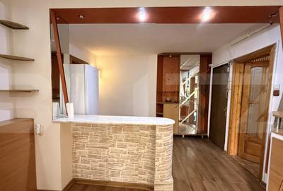 Apartament 3 camere decomandat, et. 1, 72 mp, zona 1 Mai - 2