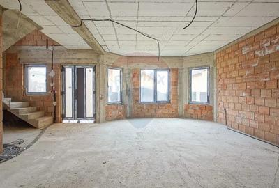 Casă cu 5 camere cu Teren 630 Mp în Tărlungeni - 1