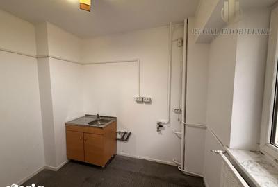 Spațiu comercial, de 40 mp, în Muncii - 6
