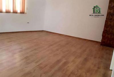 Casă cu 2 camere decomandat cu Teren 300 Mp în Central - 7