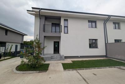 Casă individuală cu 4 camere cu Canalizare în Otopeni