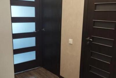 Apartament cu 3 camere decomandat în Drumul Sării - 3