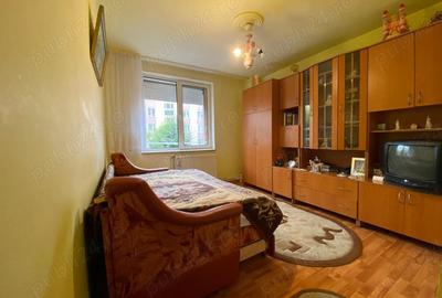 Apartament cu 3 camere decomandat în 22 Decembrie - 11