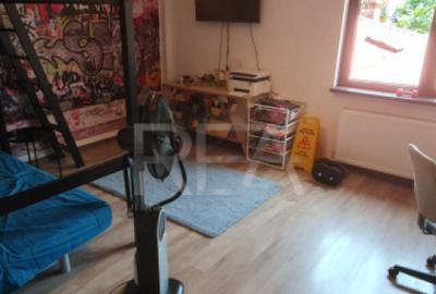 2 case ?i curte individuala la 400 de metri de sta?ia de - 9