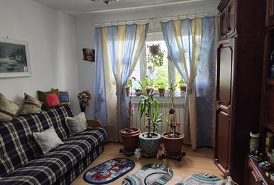 Apartament cu 4 camere decomandat în CET - 11