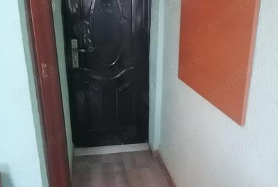 Vind sau inchiriez garsoniera confort redus 12 m patrati zona gara Burdujeni