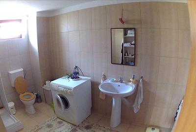 Casă individuală cu 5 camere cu Canalizare în Stupini - 11