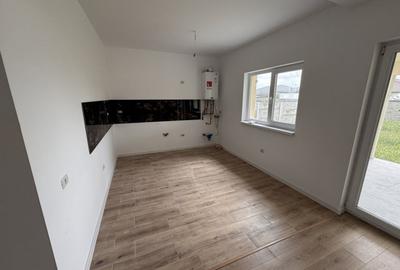 Duplex cu 3 camere cu Canalizare în Moșnița Nouă - 2