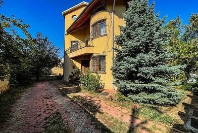 Casă individuală cu 6 camere cu Canalizare în Bd. Laminorului - 1