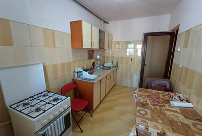 Apartament trei camere - Zona Școala Nr. 9 -84 mp - 3