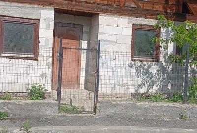 Casă cu 4 camere în Central - 1