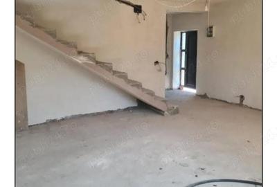 Casă cu Teren 102 Mp în Central - 3