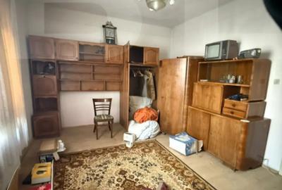 Casă cu 3 camere cu Teren 600 Mp în Central - 1