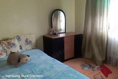 Vand apartament cu 3 camere, decomandat,cartier 1 Mai - 2