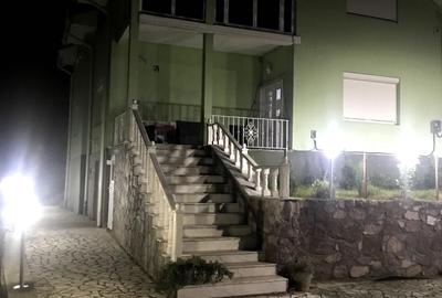 Casă cu 4 camere în Moneasa