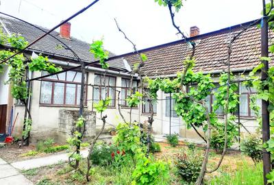 Casa din caramida cu 4 camere, bucatarie si baie in zona centrala - 4