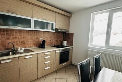 Apartament cu 3 camere decomandat, mobilat în Central