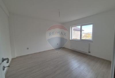 Apartament 3 camere decomandat parter - 8