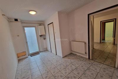 Spațiu comercial, de 54 mp, în Central - 8