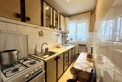 Apartament cu 3 camere semidecomandat, mobilat în Central - 1