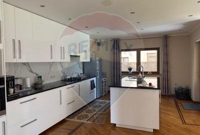 Casa / Vila cu 5 camere de vanzare - 7