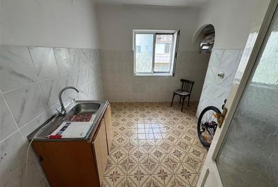Apartament 3 camere, etaj 1 , 80mp in Campineanca - 1