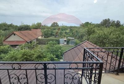 Casa de vis cu 4 dormitoare intr-o zona linistita din Sa... - 2