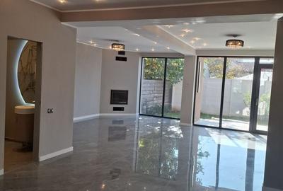 Casă cu 4 camere cu Canalizare în Apărătorii Patriei - 3