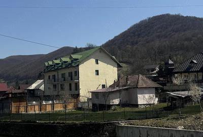 Casă cu Teren 860 Mp în Central - 2