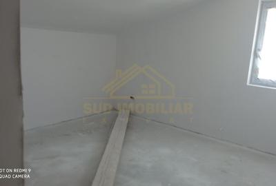 Duplex cu 7 camere cu Canalizare în Central - 12