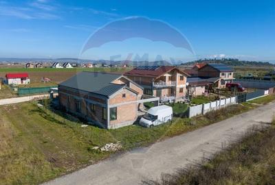 Casa cu potential de investitie, constructie noua la rosu - 29