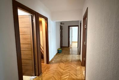 Apartament cu 3 camere decomandat în 13 Septembrie