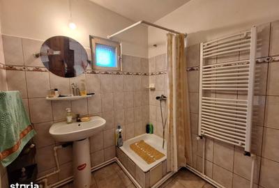 Casă cu 6 camere cu Teren 1000 Mp în Frumușani - 8