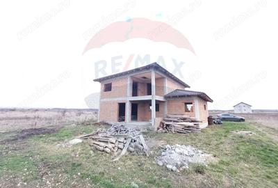 Casă cu Teren 1079 Mp în Petroasa Mare - 11