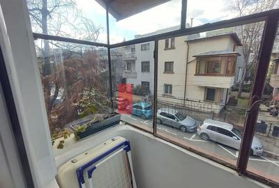 Vanzare apartament decomandat 3 camere in vila - metro...