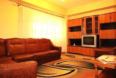Apartament cu 4 camere decomandat în Central - 2