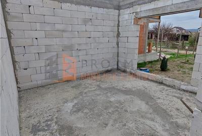 Casă cu 4 camere semidecomandat cu Teren 509 Mp în Vernești - 1