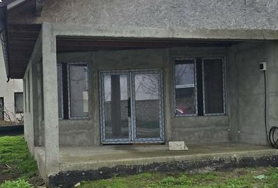 Casă cu 4 camere în Cazasu - 1