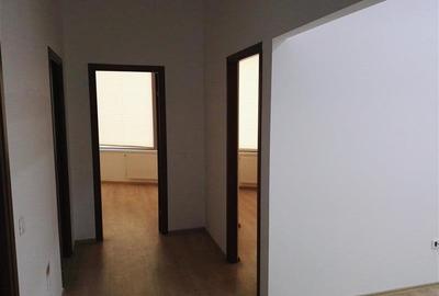 Birou, de 600 mp, în Națiunile Unite - 4