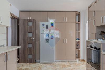 Casa / Vila cu 10 camere de vanzare in Moieciu de Jos - 3
