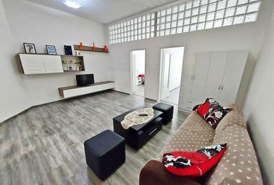 Apartament cu 3 camere semidecomandat, mobilat în Central
