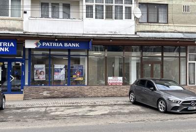 Spațiu comercial, de 60 mp, în Central - 4