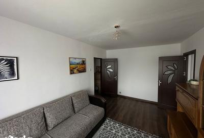 Apartament cu 3 camere semidecomandat în Sărari - 1
