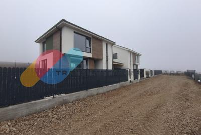 Duplex cu 4 camere cu Canalizare în Chinteni - 2