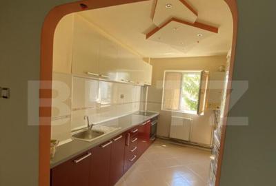Apartament de 3 camere, 2 bai si balcon inchis, etaj interme - 10