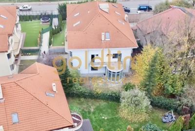 Duplex cu 5 camere cu Canalizare în Iancu Nicolae