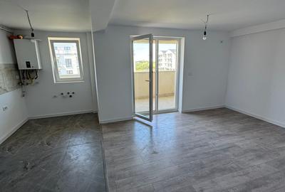 Apartament cu 3 camere semidecomandat în Torontalului