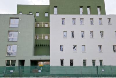 Apartament cu 3 camere decomandat în Tractorul - 1
