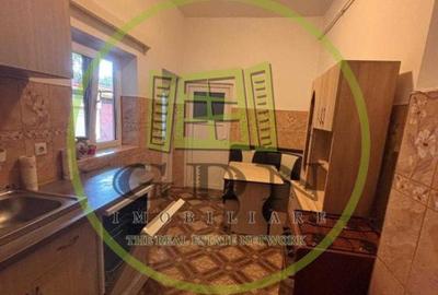 Apartament cu 3 camere, mobilat în Florilor