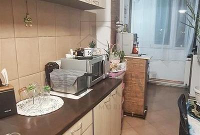 Apartament cu 3 camere decomandat, mobilat în Circumvalațiunii - 8